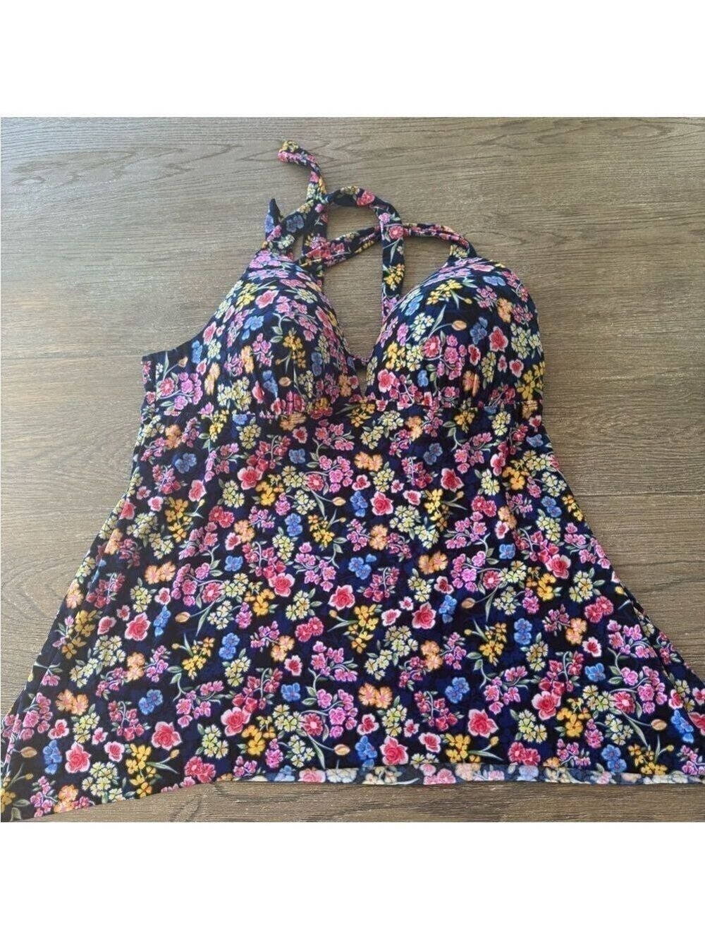 Swimsuit top! Floral pattern. - Picture 1 of 7